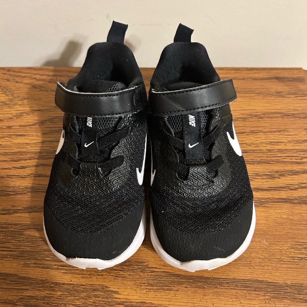 Like New Toddler Nike Revolution 6 -DD1094-003 Size 7C